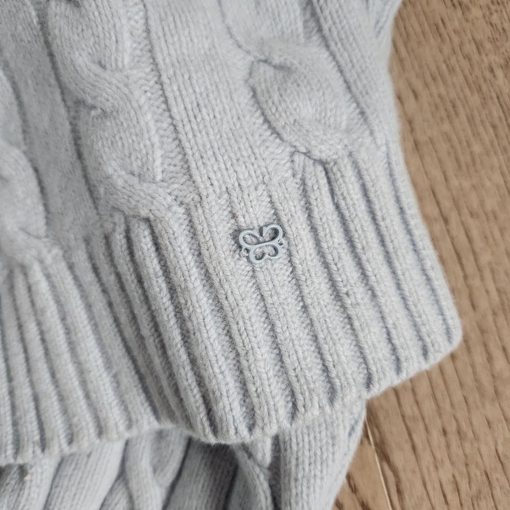 Aritzia Sunday Best Wool Lottie V-Neck Sweater / baby blue - Picture 6 of 9